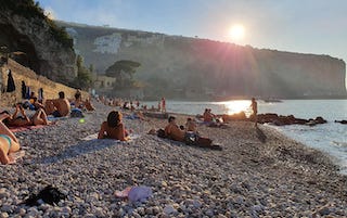 Spiagge libere di Vico Equense solo per residenti, ok della giunta