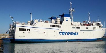 Traghetto sfida la mareggiata e arriva a Sorrento per far vaccinare i medici di Capri