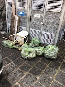 A Sorrento riprende la bonifica degli arenili, oggi è toccato a Marina Grande