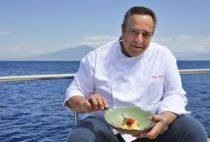 I piatti dello chef stellato di Sorrento Peppe Aversa nelle mense parrocchiali