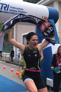 Triathlon delle Palme, secondo posto per la mamma sprint di Sorrento Lidia Principe