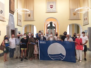 Consegnata la Bandiera Blu ai lidi di Sorrento