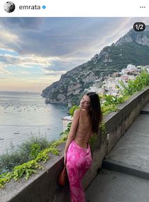 La splendida Emily O’Hara Ratajkowski a pranzo Da Adolfo a Positano