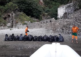 Video-appello Amp Punta Campanella: “Uagliù, non lasciamo i rifiuti sulle spiagge”