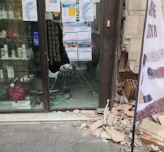 Raid al bancomat nel centro di Vico Equense, rubati 30mila euro