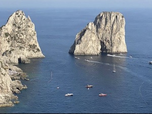 Bloccati sui Faraglioni di Capri, scalatori salvati con l’elicottero