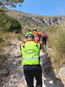 Si sente male a Ieranto, salvata da 118 e Soccorso Alpino