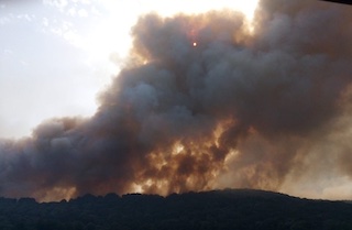 Vico Equense. Incendio in un terreno agricolo, muore anziano