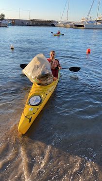 A Sorrento “caccia alla plastica” in kayak