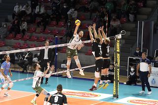 Parte male l’avventura in serie A di volley per la Folgore Massa