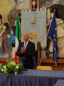 Manifestazione di solidarietà per dipendente del Comune di Piano di Sorrento