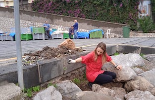 Due quintali di rifiuti raccolti da volontari Amp Punta Campanella a Marina Lobra