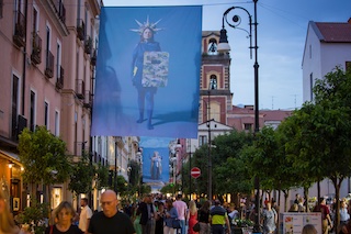 A Sorrento l’incontro con l’artista Julia Krahn e le donne ucraine immortalate nelle sue opere