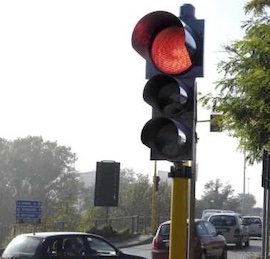 Avvallamento della strada, senso unico alternato lungo la Amalfitana a Praiano