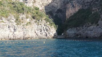 Posizionate le boe a protezione del fiordo di Crapolla di Massa Lubrense