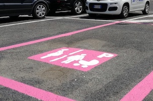 A Sorrento i “parcheggi rosa” per donne incinte e genitori di bimbi piccoli