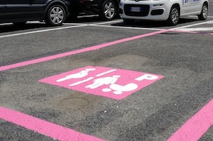 Ultimati gli stalli rosa a Sorrento