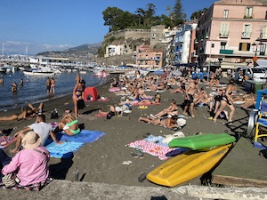 Divieto di balneazione per la Marina Grande di Sorrento