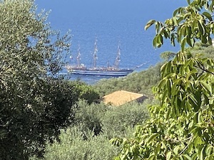 La Amerigo Vespucci arrivata a Sorrento