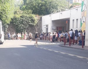 Corse sovrapposte e la Sita lascia a piedi gli studenti