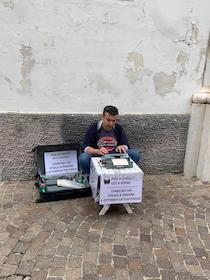 Poesie a richiesta lungo le strade di Sorrento