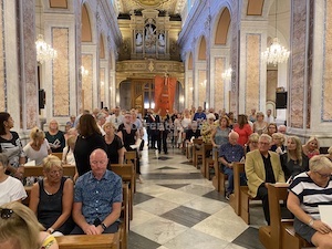 Omaggio di Sorrento alla Regina Elisabetta, Cattedrale piena – foto –