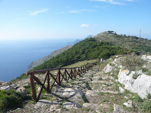 Presentato il progetto per la installazione luminosa a monte San Costanzo di Massa Lubrense