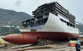 A Castellammare varato un troncone della Msc Explora II, ora si passa ad una nave militare