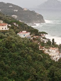 Vento e mare agitato, allerta in Campania