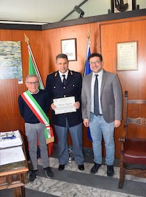 Arresta pusher in spiaggia, encomio a poliziotto di Sorrento