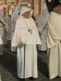 Sorrento. Nino Cuomo in processione nella notte a 93 anni