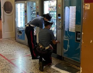 Furti ai distributori automatici di Sorrento, un arresto