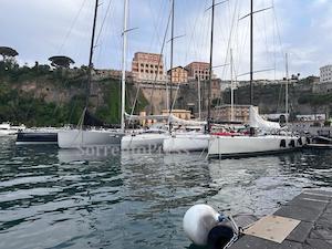 Parata di maxi yacht al porto di Sorrento – foto e video –