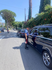 Sorrento. Controlli dei carabinieri a taxi, Ncc e navette: raffica di sanzioni – video –