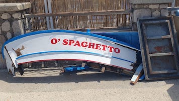 Penisola sorrentina. Motoscafo investe e affonda barca, pescatore in ospedale