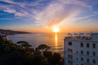 Al Vista Sky Bar dell’hotel Mediterraneo di Sant’Agnello la musica live di Mark Doyle