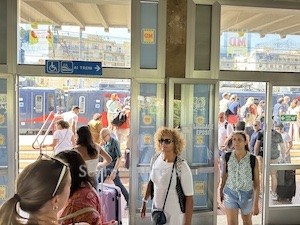 turisti-stazione-sorrento