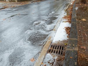 Schiuma in strada a Piano di Sorrento, segnalazione Wwf