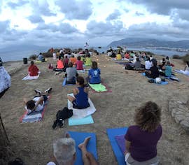 In tanti alla serata yoga alla Regina Giovanna di Sorrento