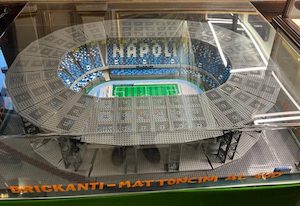 Weekend con laboratori di Lego a Piano di Sorrento, esposto lo stadio “Maradona” in mattoncini