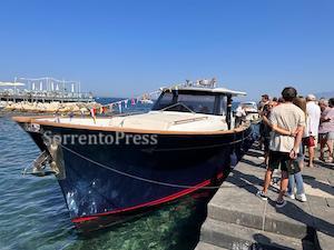 Approdata a Sorrento la nuova Lancia Aprea 52, un vero gioiello del mare