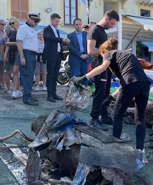 Quintali di rifiuti recuperati nel mare di Sorrento