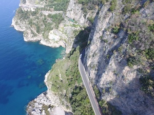 Lavori sull’Amalfitana a Conca dei Marini. Anas: Stop al cantiere per il ponte di Ognissanti
