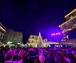 Accesi l’albero di Natale e le luminarie di Vico Equense