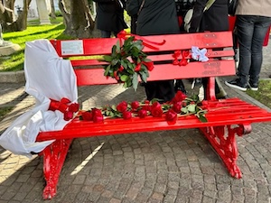 Sorrento. Giornata contro la violenza sulle donne, cerimonia presso la panchina rossa