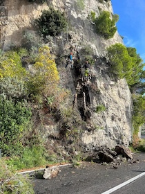 Chiusura Amalfitana, intervengono i rocciatori. Il sindaco di Piano di Sorrento: “Si punta a riaprire a senso unico alternato”