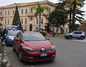 Controlli della polizia a Sant’Agnello, multe ad automobilisti e negozianti