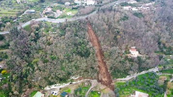 Perdita idrica, frana a Sant’Agnello: Strada chiusa – foto –