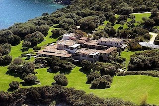 Vendita di Villa Certosa, i Berlusconi si affidano a manager sorrentino