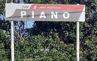 Eav sbaglia il nome di Piano di Sorrento, il sindaco fa rilevare l’errore